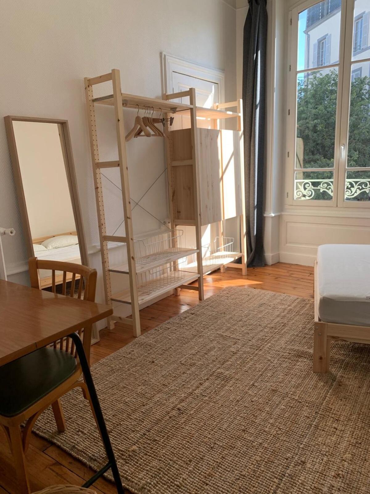 Appartement Spacieux Et Lumineux Place Delille